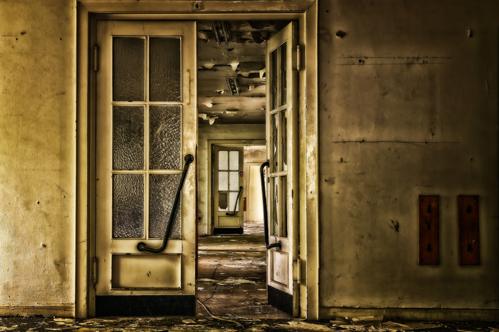 Что нужно знать о межкомнатных дверях со стеклом Что нужно знать о межкомнатных дверях со стеклом